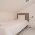 Paredes Surf House ホステル パタイアス
