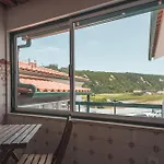 Paredes Surf House パタイアス