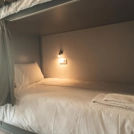 Albergue Paredes Surf House Pataias