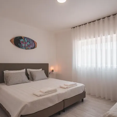 Albergue Paredes Surf House Pataias