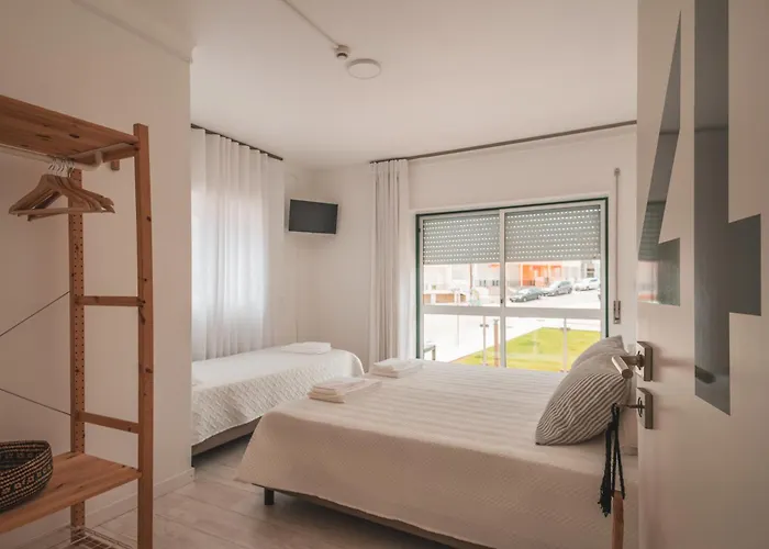 Paredes Surf House *