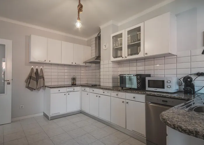 Paredes Surf House * Pataias