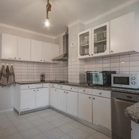 Paredes Surf House * Pataias