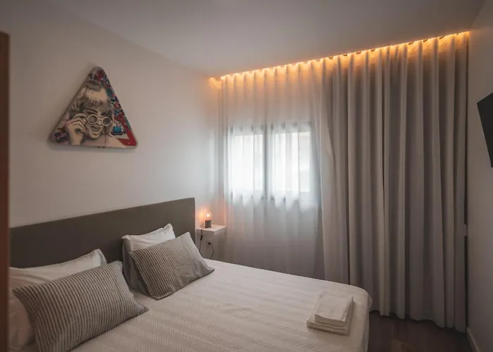 Paredes Surf House Hostel