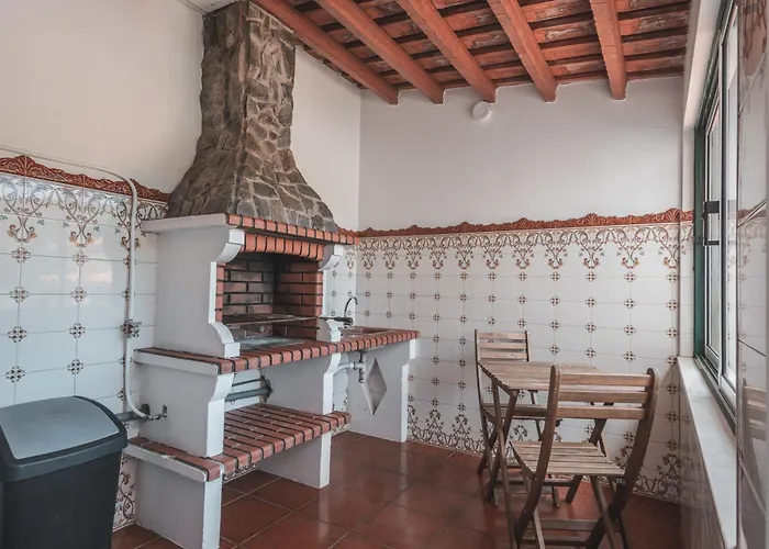 Paredes Surf House *