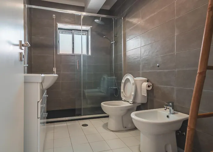 Paredes Surf House Hostel *